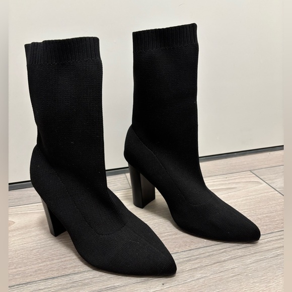 LOVE Elegant Black Women's Knit Ankle Boots, Size 5/35, Black. - Picture 6 of 6